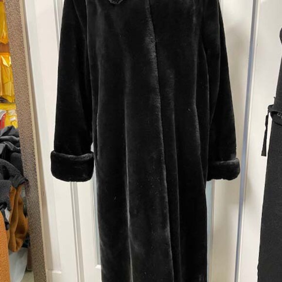 Nuage Full Length Black Faux Sheared Beaver with Hood - Picture 4 of 5